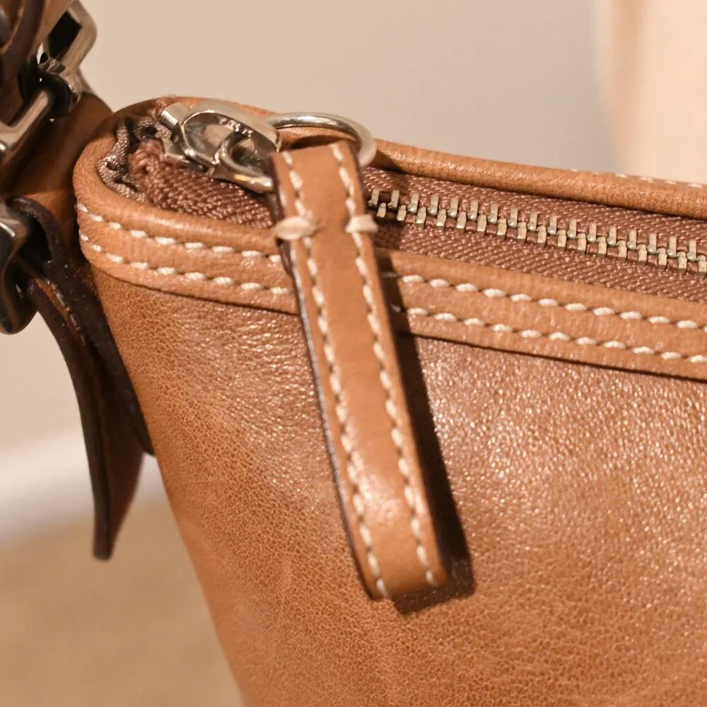 Vintage COACH Camel Brown Leather Crossbody/Shoulder Bag - Picture 4 of 10